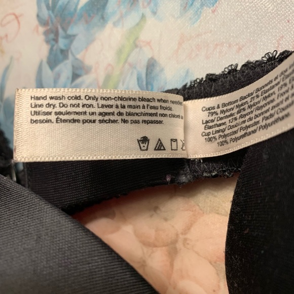 Black and red brassiere - Picture 6 of 6